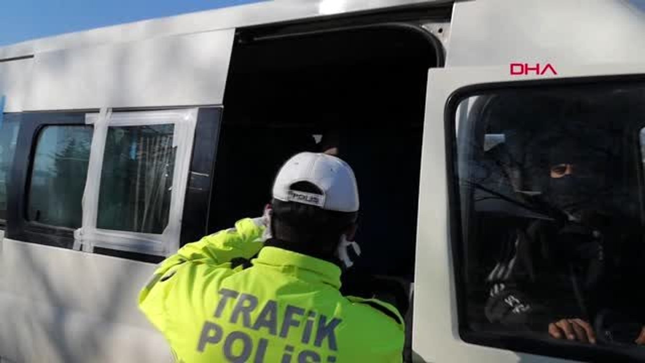 Bursa'da, fazla yolcu taşıyan servis şoförüne ceza
