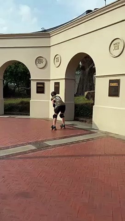 Elle fait la course en rollers avec un Tigre au Zoo !