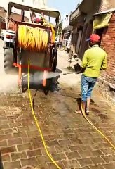 इटावा: बीमारियों को रोकने के लिए क्षेत्र में किया गया सैनिटाइजर का छिड़काव