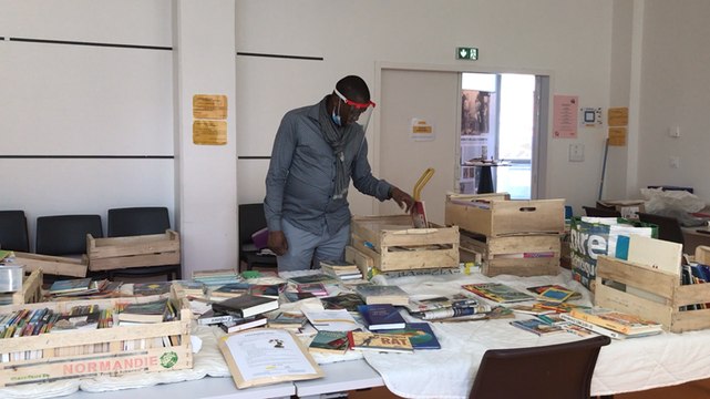 Les Francas de Loire-Atlantique livrent des bouquins au Secours Populaire