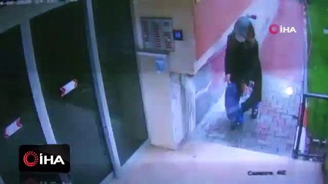 Elindeki sıvıyı asansör ve kapılara süren bu kadın aranıyor