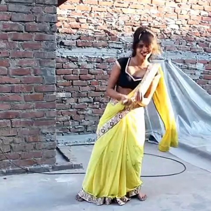 Hamara ke de dena   Bhojpuri song video.     recording dance video.           ek ladki ne kiya hai dance per