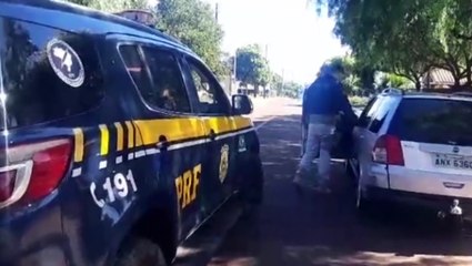 Carro é apreendido com cigarros após perseguição pela BR-277