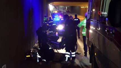 Beton duvara çarpıp sürüklenen motosiklet sürücüsü olay yerinde hayatını kaybetti