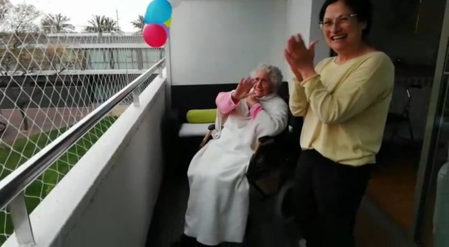 Aplausos para una mujer de 100 años que supera el coronavirus