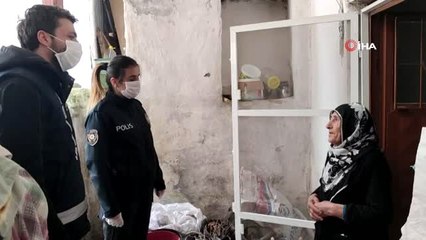 Menşure Nine çamaşırlarını asan polise dut pekmezi hediye etti