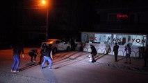 Sakarya -Kavgayı ayırmaya gelen polislere meşaleli, pastalı sürpriz
