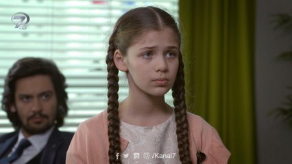 Elif Ayakkabı Mankenliği Yapıyor