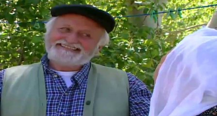 Yaşlı Çiftin Mutluluğu | Bir Sepet Elma