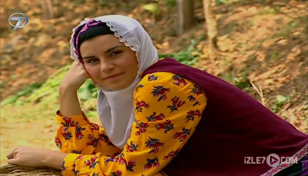Emine, Öğretmen Mican'a Sevdalanıyor | Mican