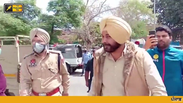 ਔਖੇ ਵੇਲੇ ਨਵਜੋਤ ਸਿੰਘ ਸਿੱਧੂ ਵੀ ਸੜਕਾਂ 'ਤੇ Navjot Sidhu distributing necessary items to staff in Amritsa