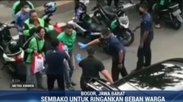 Jokowi Bagi-bagi Sembako di Bogor dan Jakarta