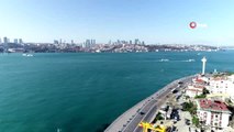 İstanbul Boğazı şiddetli poyraz nedeniyle turkuaz rengine büründü