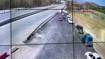 ADANA Acil Tıp Teknisyeni'ne kamyonetin çarpma anı kamerada