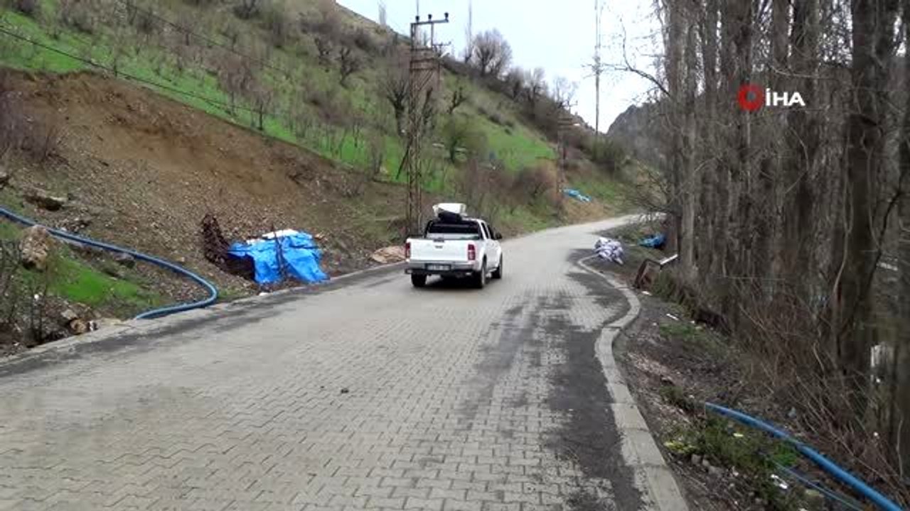 Köy köy dolaşıp evde kalanlara müzik şöleni yaşatıyorlar