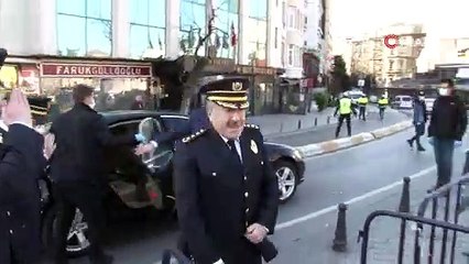 Koronavirüs | Taksim'de sosyal mesafeli, maskeli tören