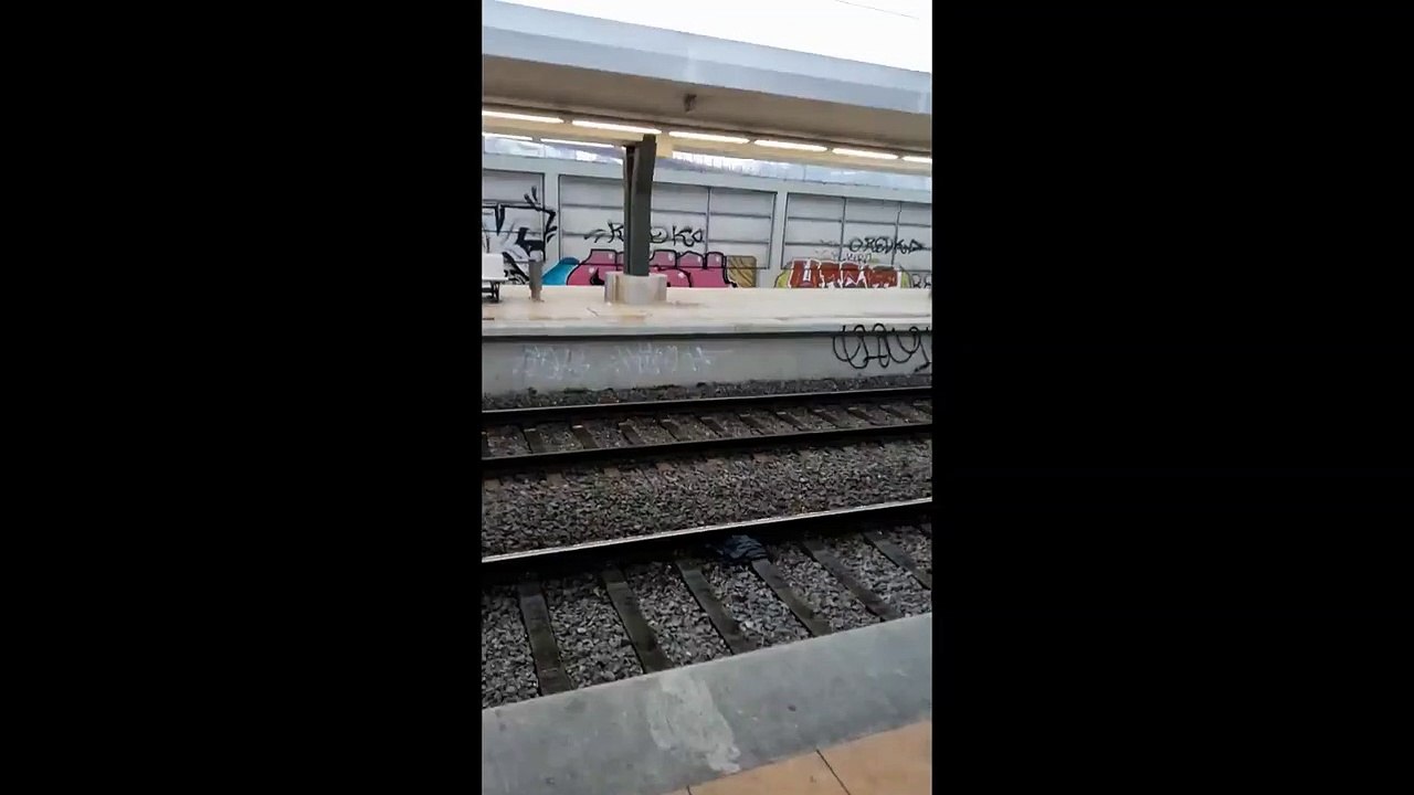 Comboios da CP lotados impedem a distância social para travar o contágio