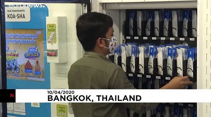 Des distributeurs automatiques de masques à Bangkok