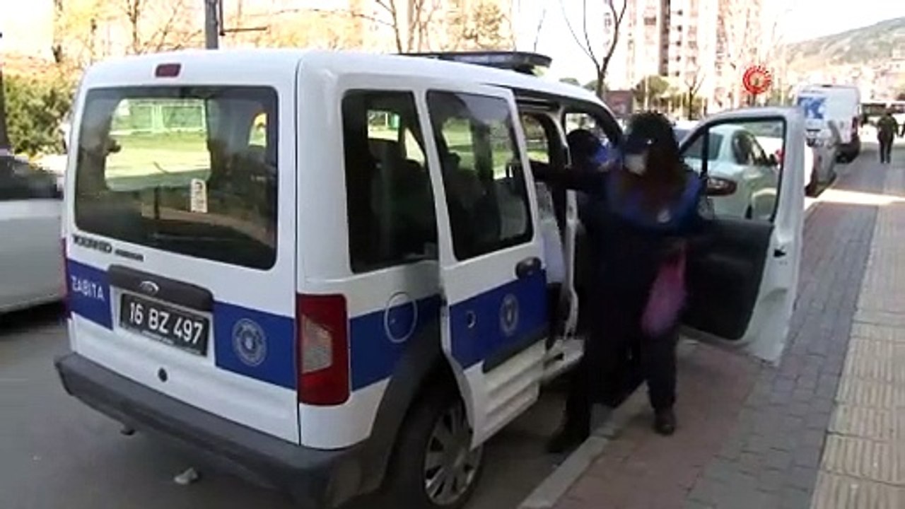 Yaşlıl kadın belediye çalışanlarından muhammet kuşu istedi
