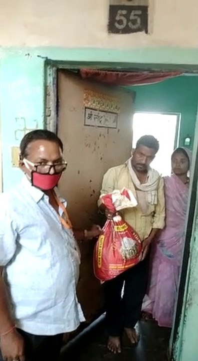 सुल्तानपुर: जब फोन पर नगर पालिका कर्मी ने पीड़ित के घर पहुंचाया राशन