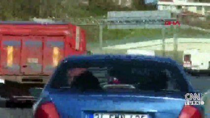 Makas atarak ilerleyen sürücü böyle kaydedildi