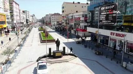 Sultanbeyli Kent Meydanı korona virüs tedbirleri kapsamında yaya trafiğine kapatıldı