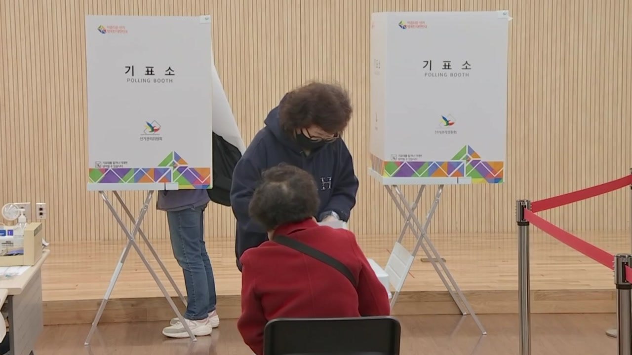 [뉴있저] 사전투표 첫 날, 역대 최고 투표율...'코로나·막말 파문' 속 민심은 어...