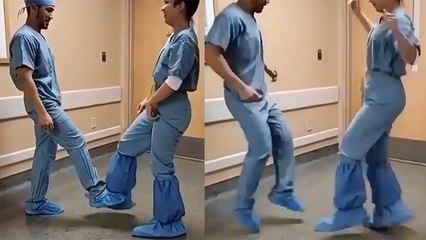 Coronavirus Patients का इलाज कर रहें Doctors ने बताया कैसे मिलाएं हाथ; Viral Video | Boldsky