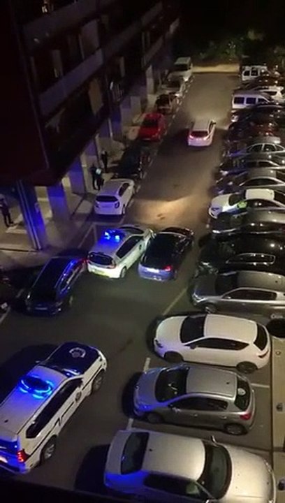 Condutor espanhol tenta fugir em rua sem saída após ficar bloqueado pela polícia