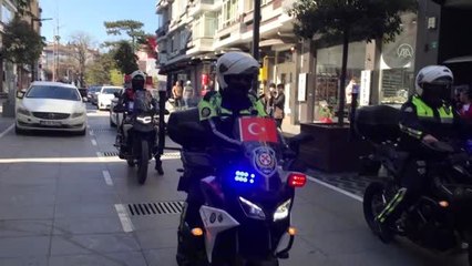 Şehir turu atan emniyet mensupları "Evde kal" çağrısı yaptı