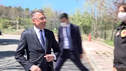 Cumhurbaşkanı Yardımcısı Oktay'dan görev başındaki polislere ziyaret