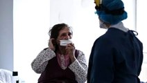 İstanbul Cerrahpaşa Tıp Fakültesi'nde koronavirüsü yenen hastalar odalarında görüntülendi