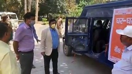 फतेहपुर: डीएम संजीव सिंह ने एटीएम मोबाइल कैश वैन का किया शुभारंभ