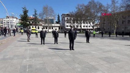 TOKAT Polisten sosyal mesafeli çelenk töreni