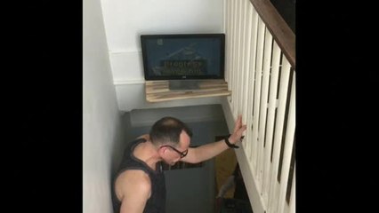 Un escalador británico escala el monte Everest confinado en su casa