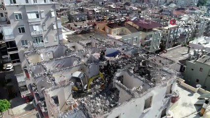 Herkesin terk ettiği 7 katlı binanın çatısına 'Ekmek parası' için çıktı