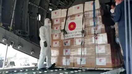 İngiltere'ye sağlık malzemesi götüren askeri uçak Londra'ya ulaştı