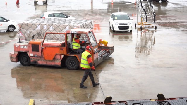 Llegan a España más de un millón de mascarillas para trabajadores del transporte público