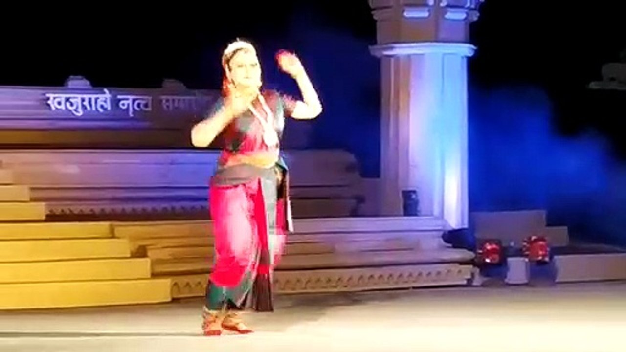 कूचिपुड़ी, मणिपुरी समूह के नृत्य के साथ खजुराहो...