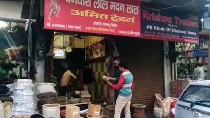 2000 किलो तंबाकू सीज, दो होलसेलरों पर कार्रवाई