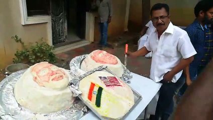Chennai idli-makertribute- PM modi and Trump by making 107 kg Idli