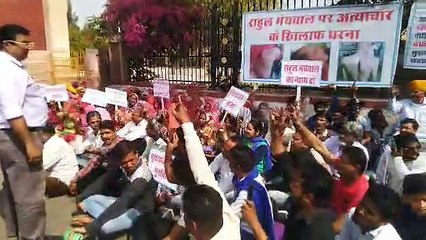 下载视频: dalit community protest at jodhpur collectorate in rahul meghwal case