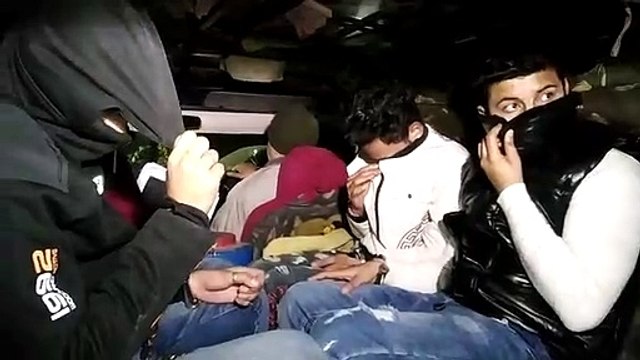 Meerut: आधार कार्ड में उम्र कम दिखाकर हाईस्कूल की परीक्षा देते 32 स्‍टूडेंट पकड़े