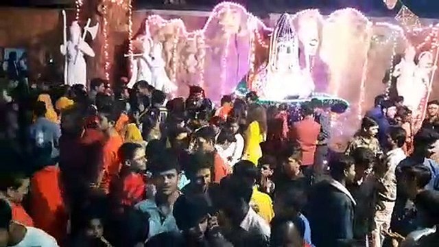 Video Story: भांग पीकर भोलेनाथ के सामने थिरके भक्त, महाकाल के दरबार में श्रद्धालुओं ने टेका माथा, देखें