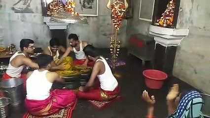 180 साल पुराने महादेव मंदिर में प्रकृति खुद करती है अभिषेक