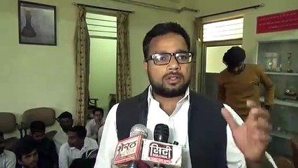 महिला डायरेक्टर को लेकर एबीवीपी के कार्यकर्ता ने कर दी ये बड़ी मांग