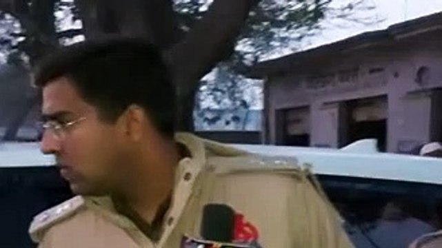 बैंक से कैश निकालकर लौट रही महिला से दिनदहाड़े लूट, देखें वीडियो