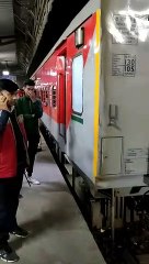 चलते-चलते अचानक दो टुकड़ों में बंट गई Kaifiyat Express