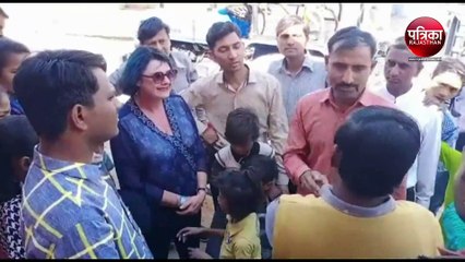 VIDEO : भारत भ्रमण पर आई एक विदेशी मैम