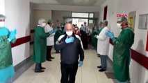 Diyarbakır'da koronavirüs hastaları alkışlarla taburcu edildi